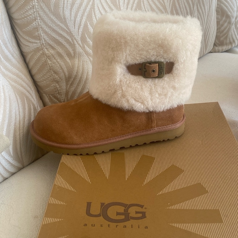New UGG K KELLEE boots. Size 6.